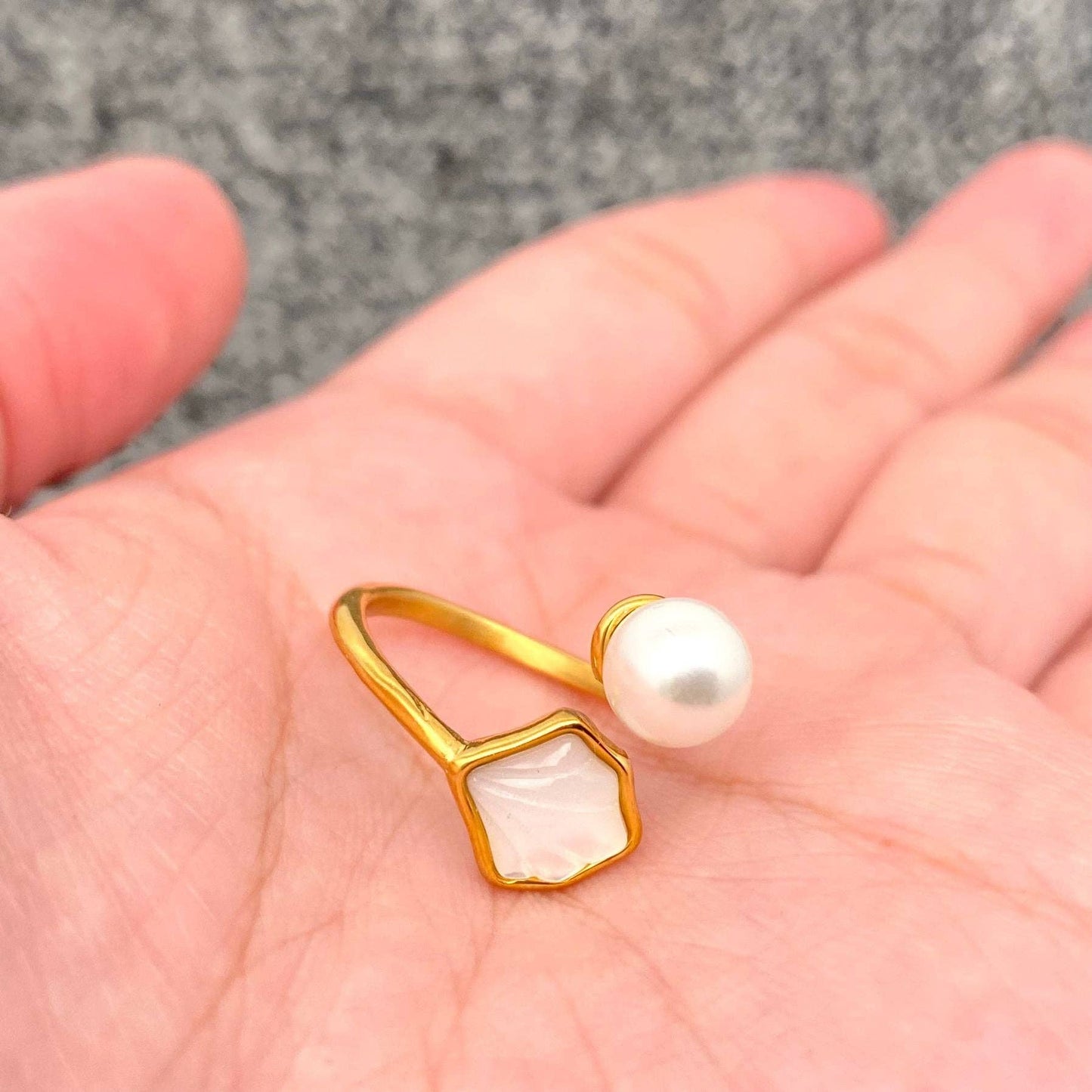 Pearl & Shell 18K Gold Plated Stainless Steel Ring - FGS